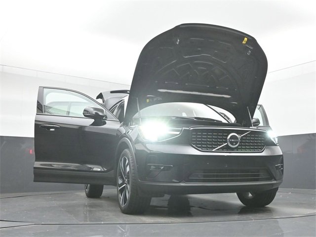 Used 2024 Volvo XC40 B5 Plus w/ Climate Package image 54