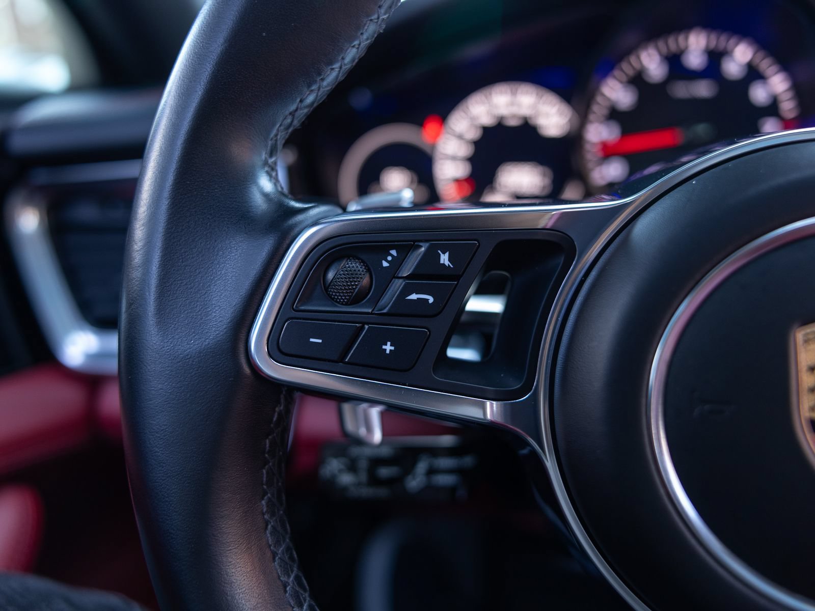 Certified 2020 Porsche Panamera image 31