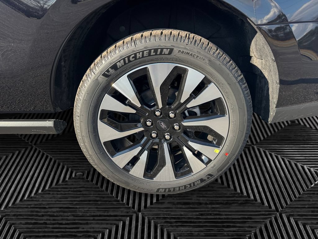 New 2026 Ford Expedition Platinum w/ Driver's Package AWD/4WD image 9
