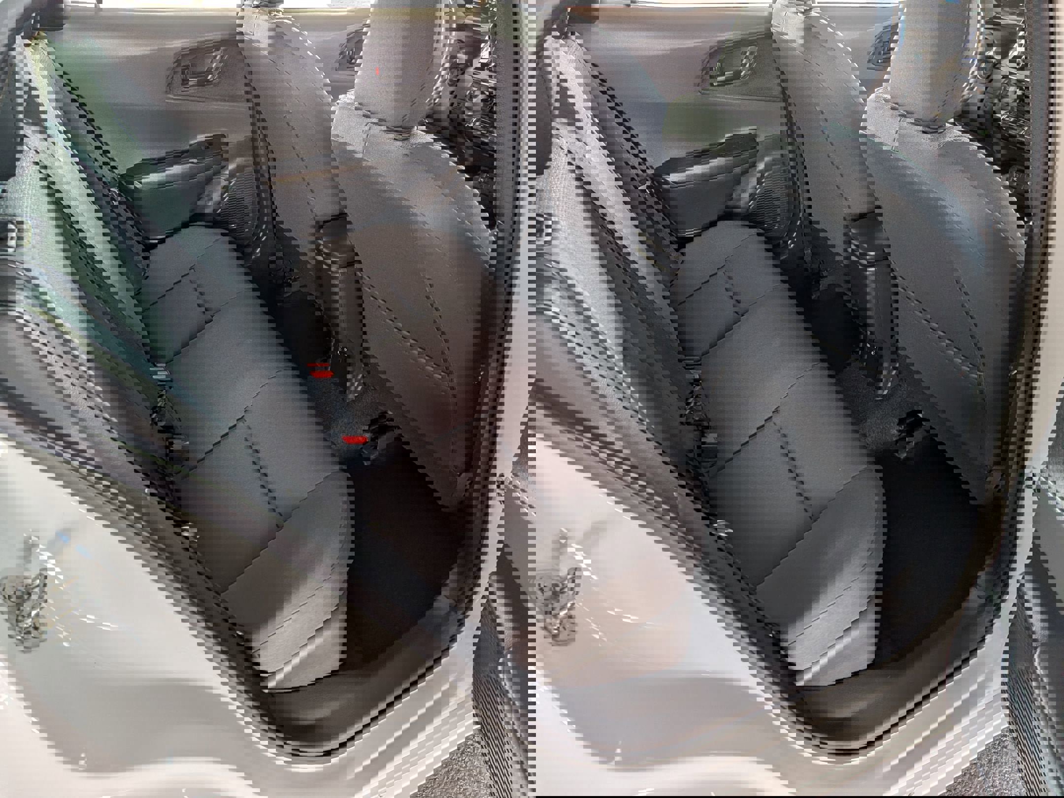 Used 2023 Toyota Prius LE FWD image 32