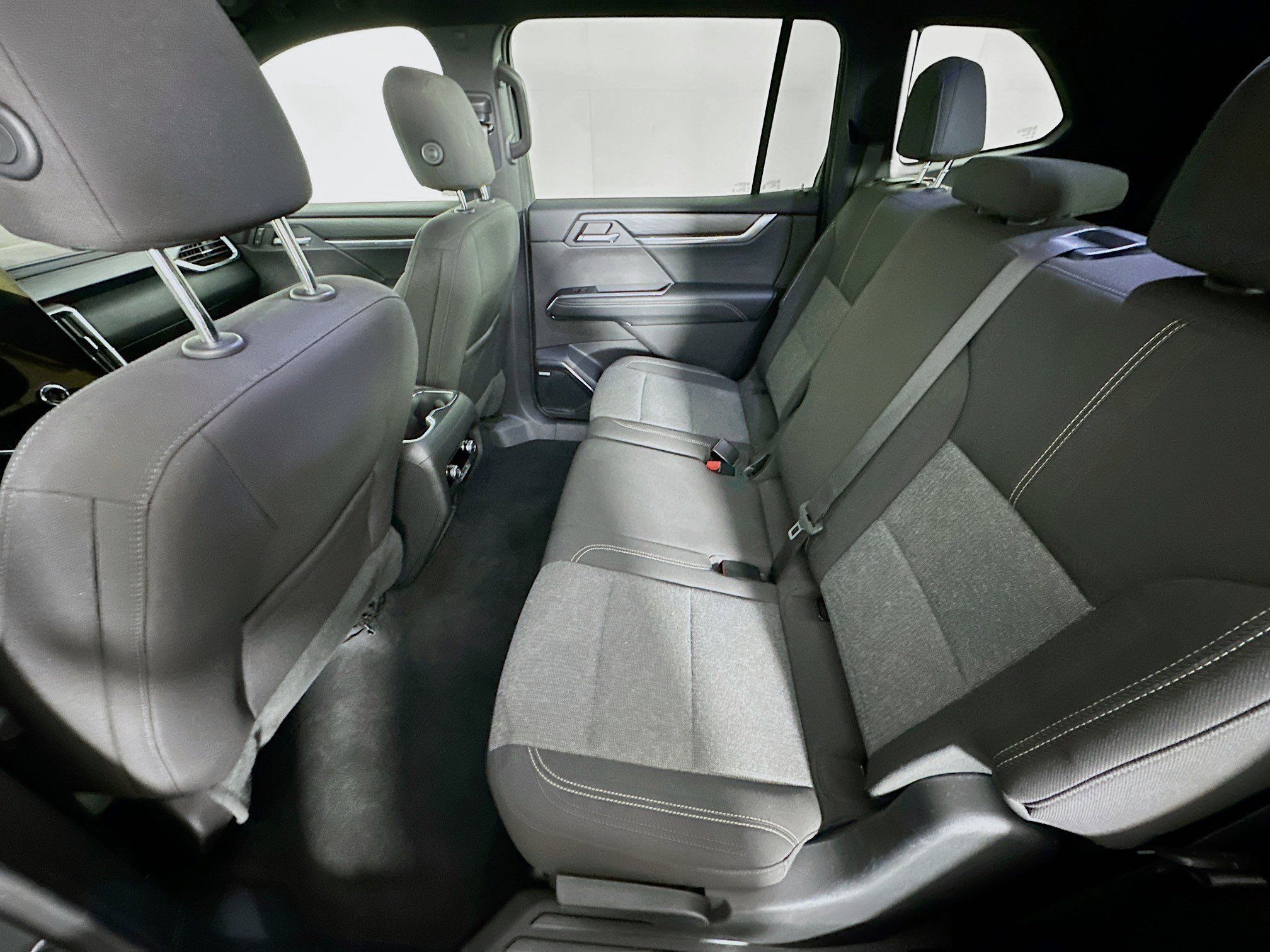 Used 2025 GMC Acadia Elevation image 28