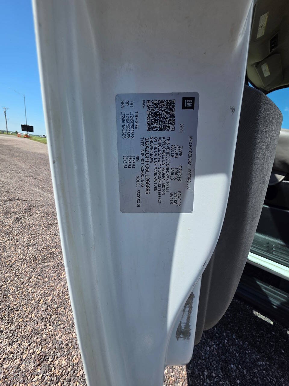 Used 2020 Chevrolet Express 3500 LT w/ LT Preferred Equipment Group RWD image 16