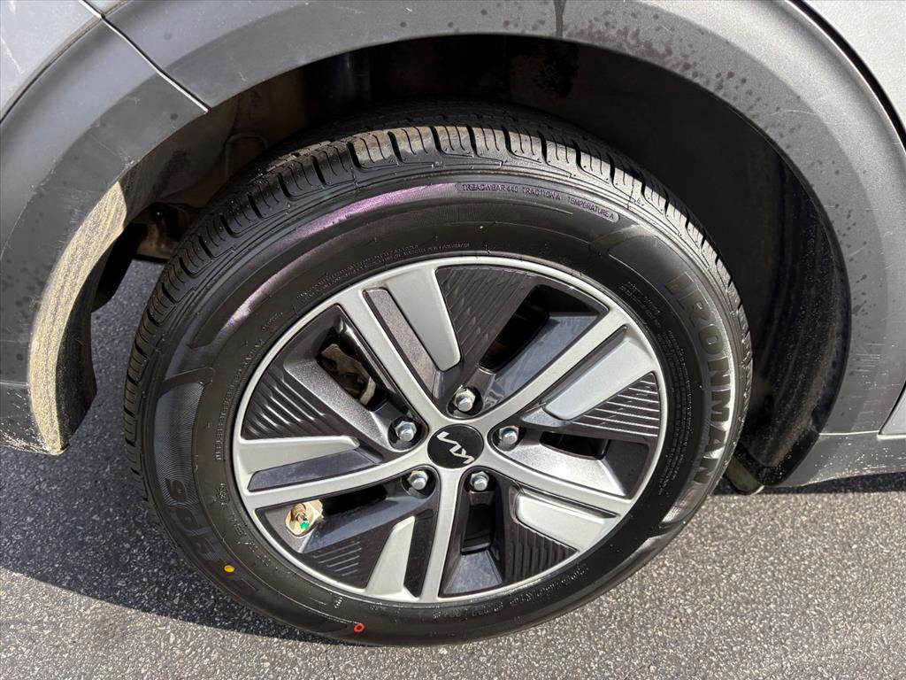 Used 2022 Kia Niro EX image 24