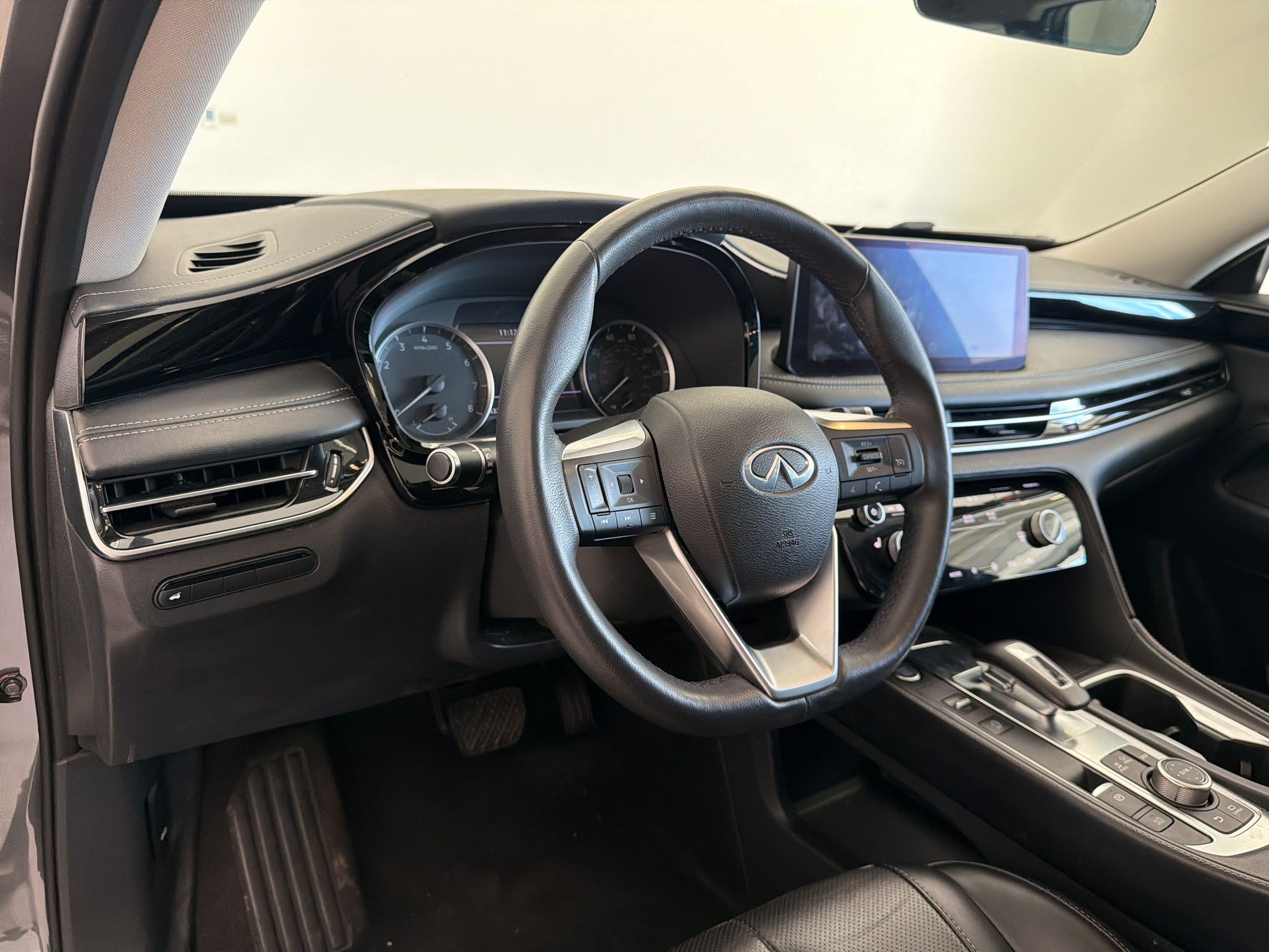 Used 2023 INFINITI QX60 Pure AWD/4WD image 4
