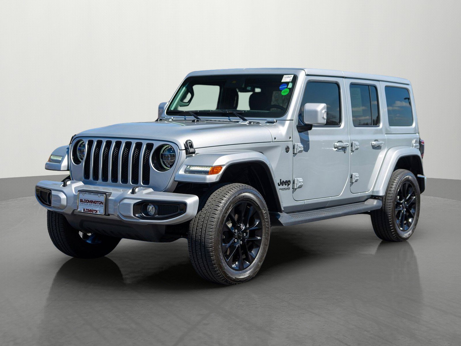 Used 2022 Jeep Wrangler Unlimited Sahara AWD/4WD image 3