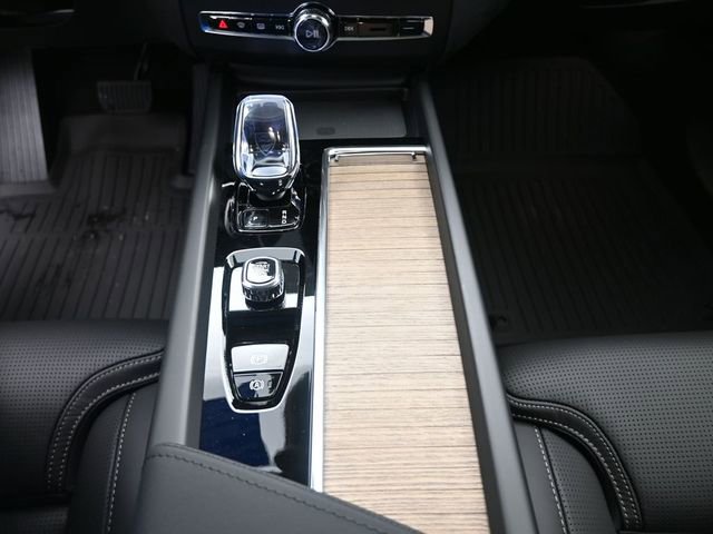 Used 2026 Volvo XC60 B5 Ultra w/ Protection Package Premier image 13