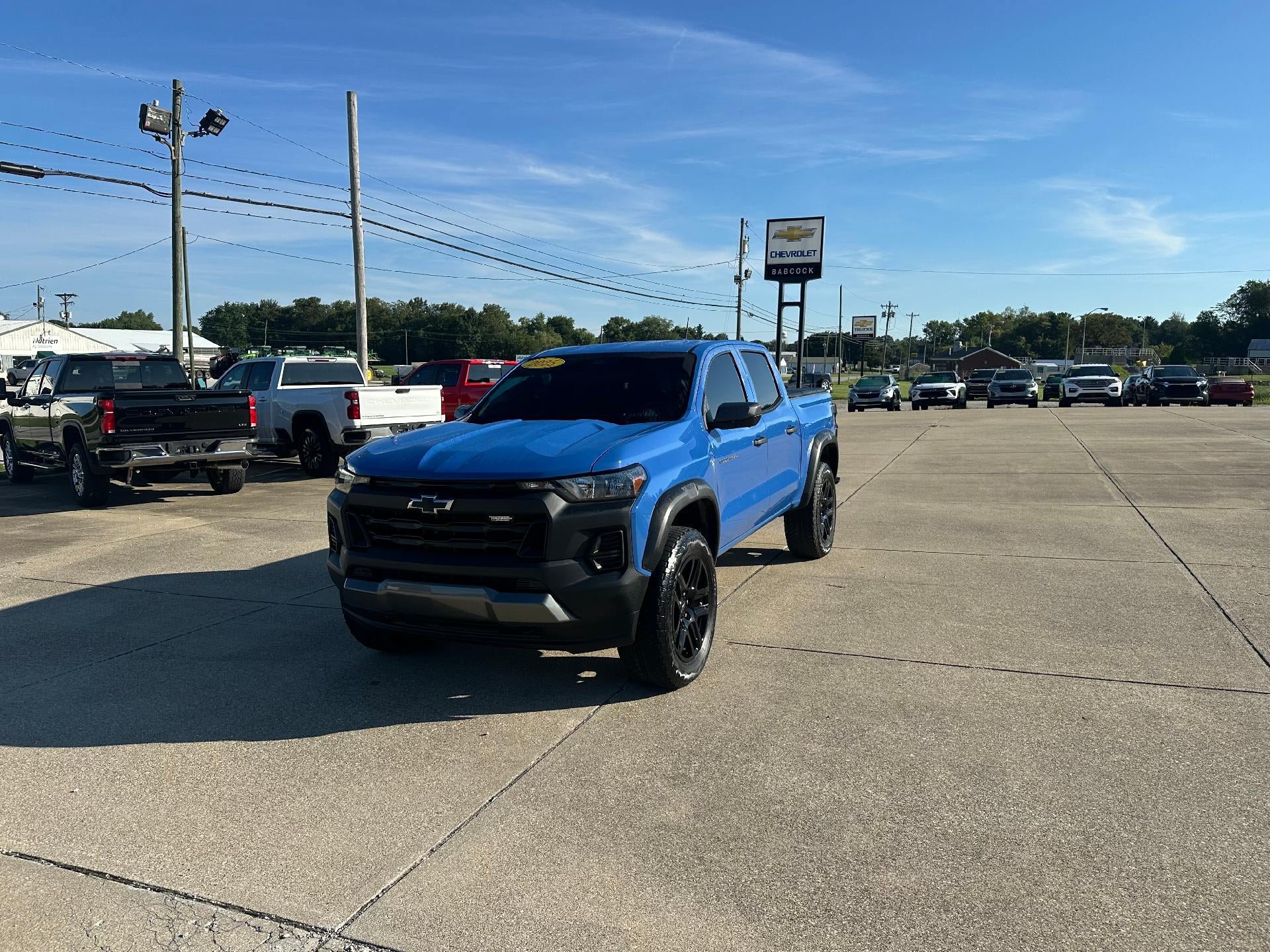 Used 2025 Chevrolet Colorado Trail Boss AWD/4WD image 3