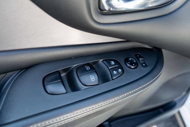 Used 2024 Nissan Murano SV w/ SV Midnight Edition Package AWD/4WD image 17