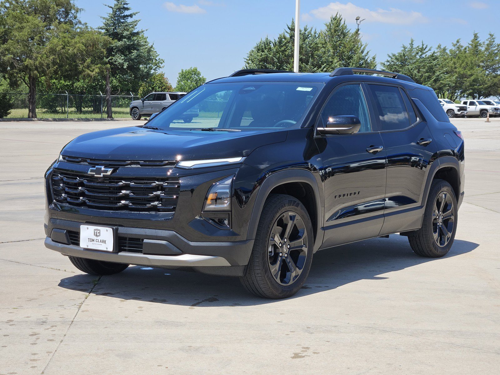 New 2026 Chevrolet Equinox LT w/ Convenience Package II FWD image 2