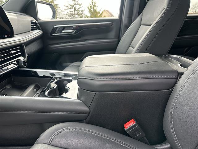 Used 2025 Chevrolet Suburban Z71 AWD/4WD image 21