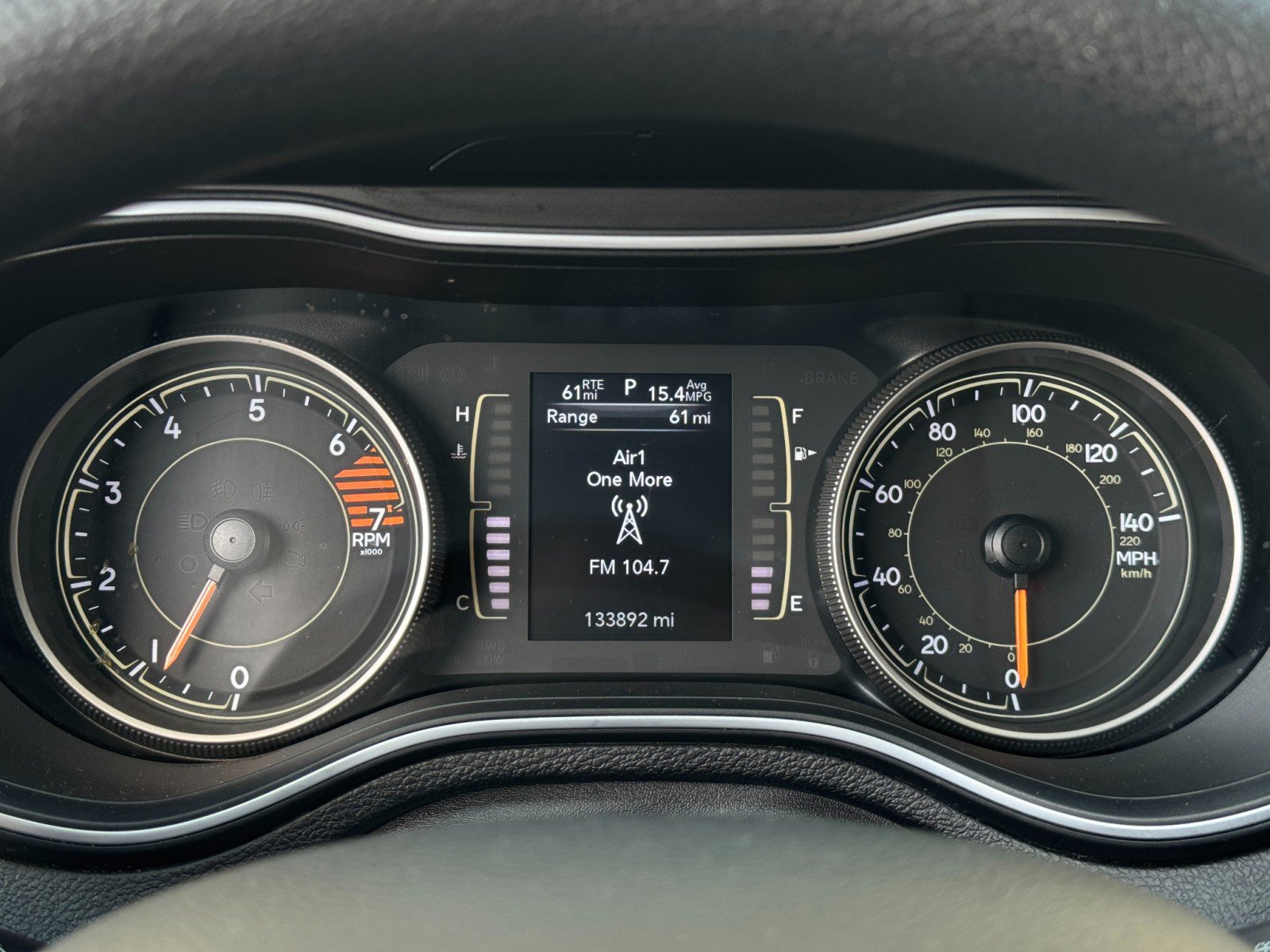 Used 2019 Jeep Cherokee Latitude w/ Popular Appearance Group FWD image 17