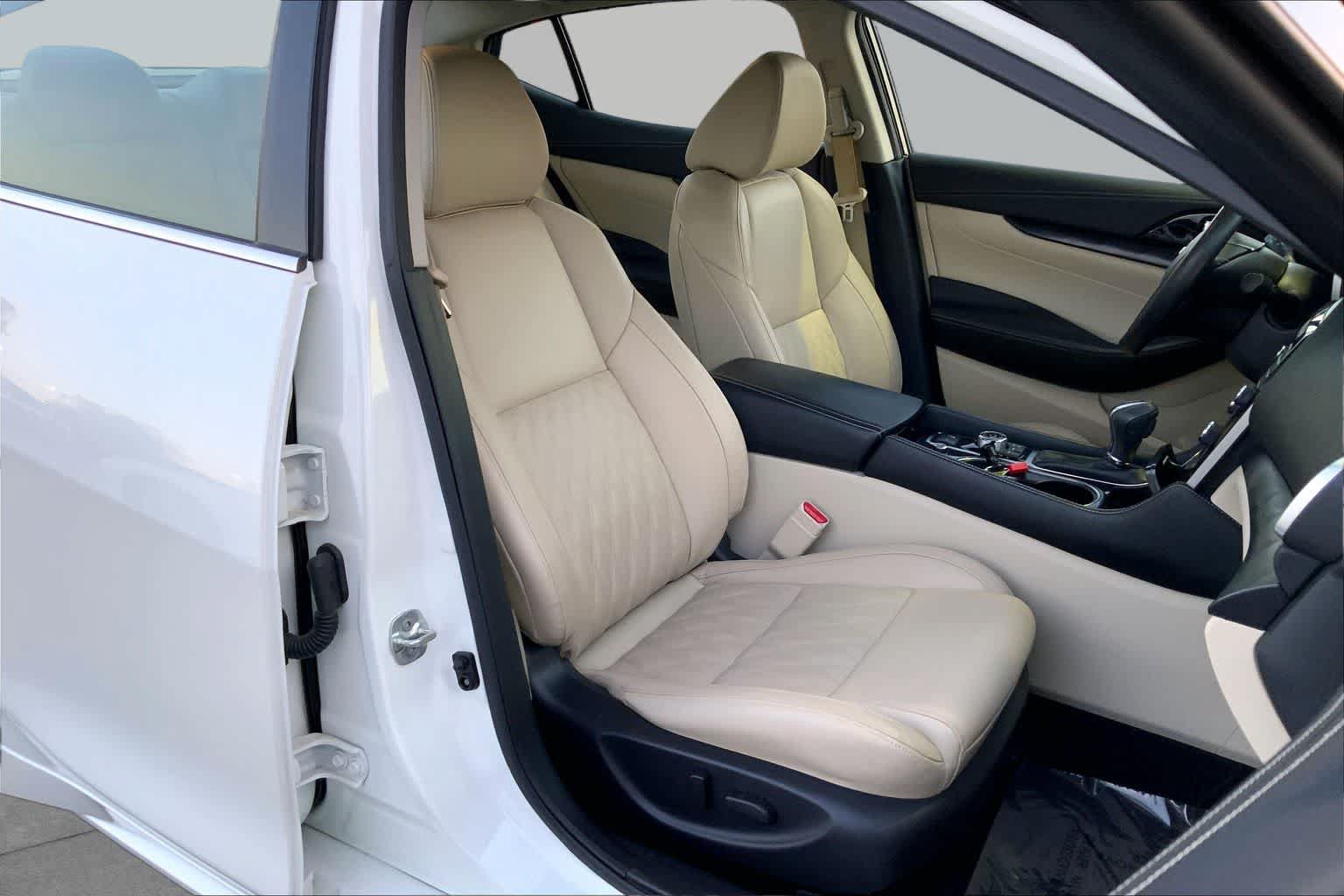 Used 2023 Nissan Maxima Platinum w/ Sport Mat Group FWD image 10