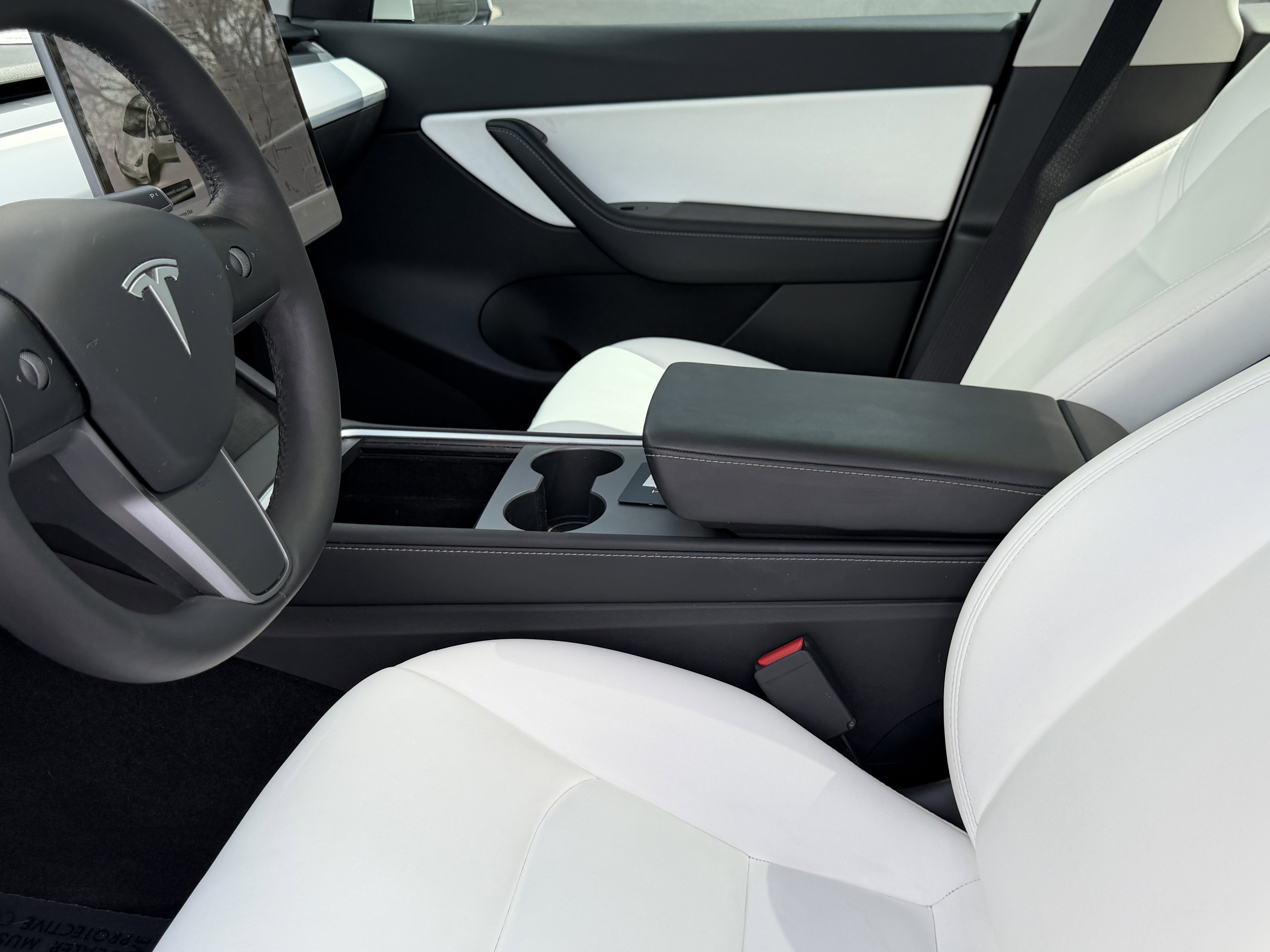 Used 2022 Tesla Model Y Long Range image 4