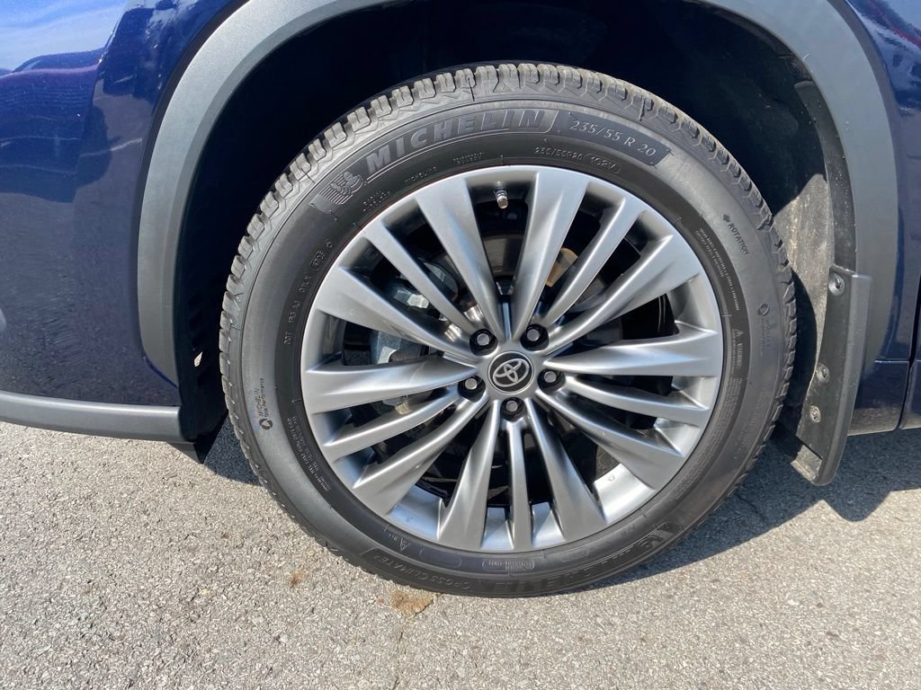 Used 2021 Toyota Highlander Platinum AWD/4WD image 3