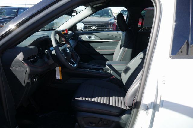 New 2026 Ford Explorer ST-Line w/ ST-Line Street Pack image 2