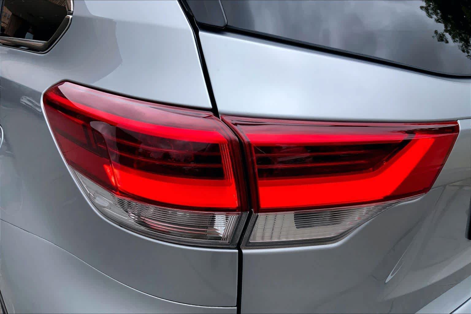 Used 2019 Toyota Highlander XLE FWD image 29