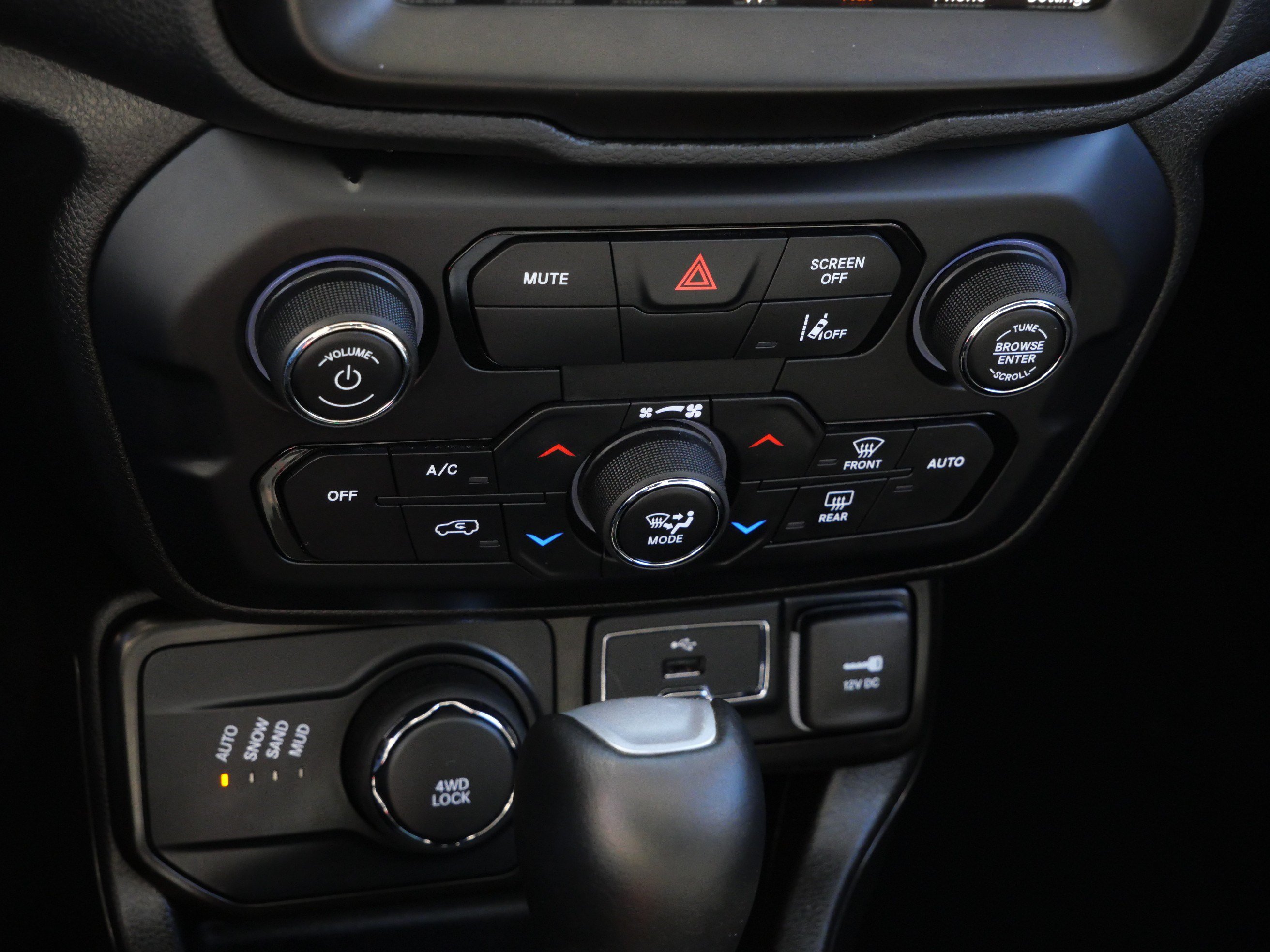 Used 2023 Jeep Renegade Latitude w/ Sun/Sound Group AWD/4WD image 23