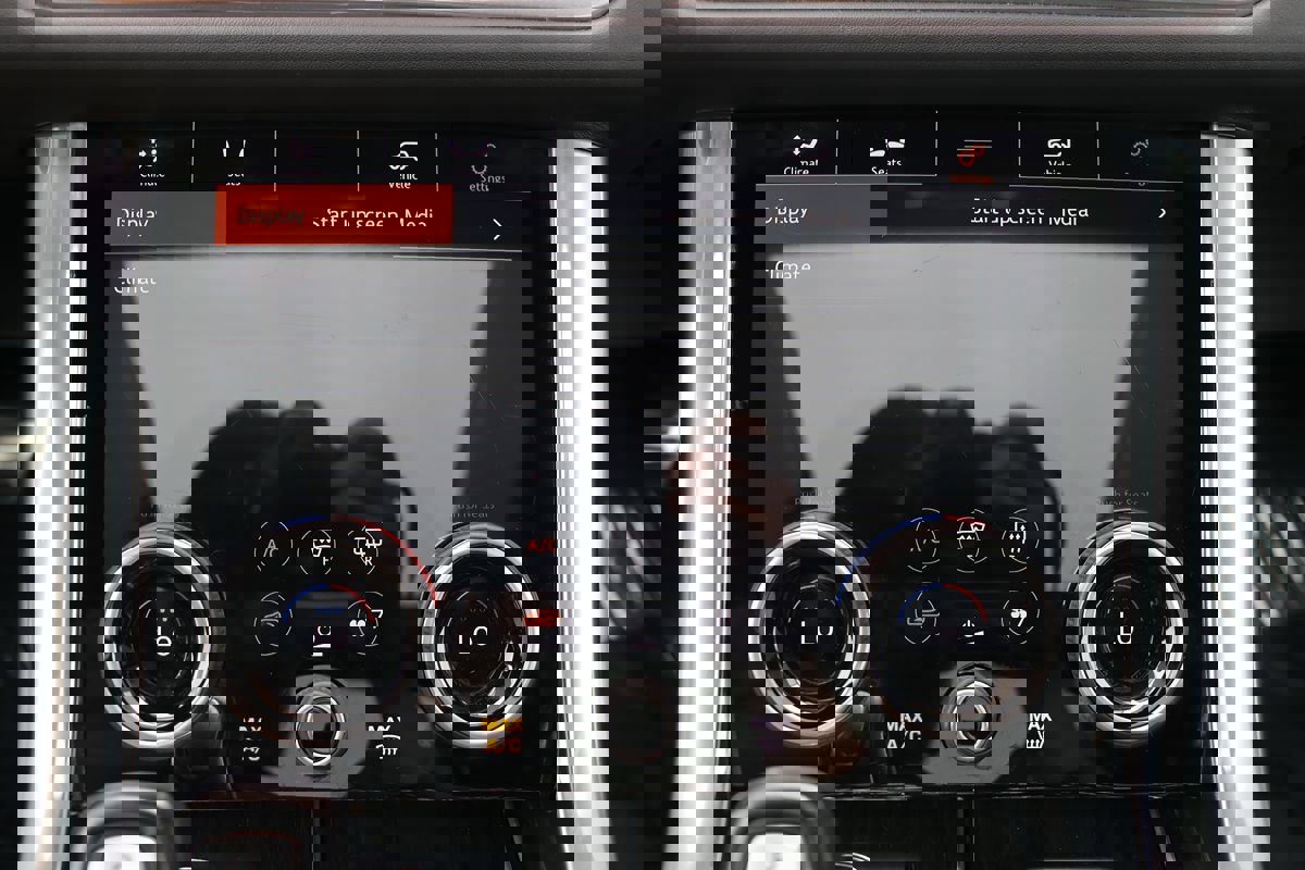 Used 2018 Land Rover Range Rover Sport HSE Dynamic image 26