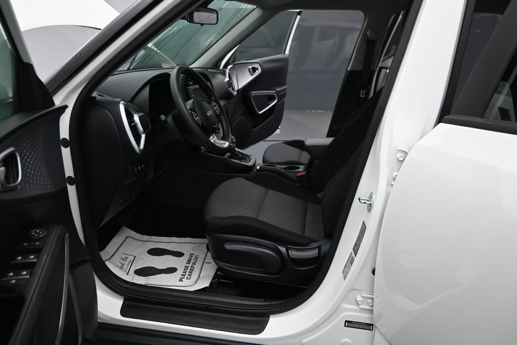 Used 2023 Kia Soul LX w/ Option Group 015 FWD image 13