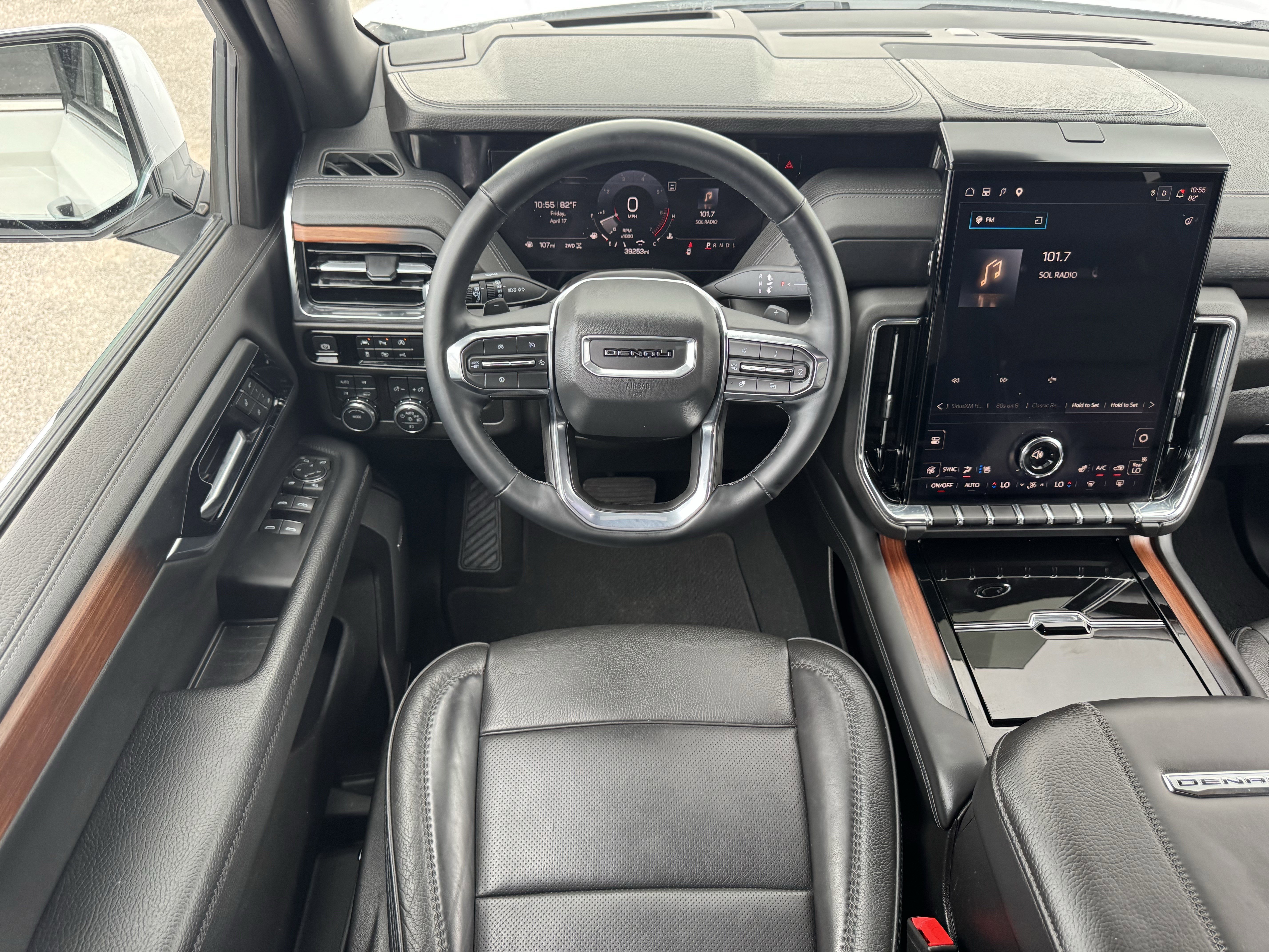 Used 2025 GMC Yukon Denali image 15