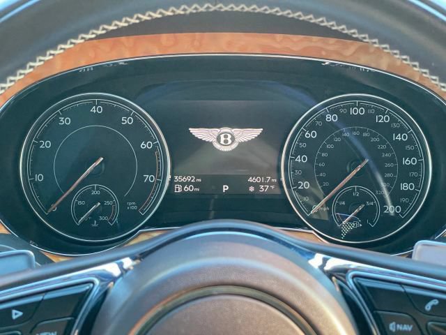 Used 2018 Bentley Bentayga Onyx Edition AWD/4WD image 24