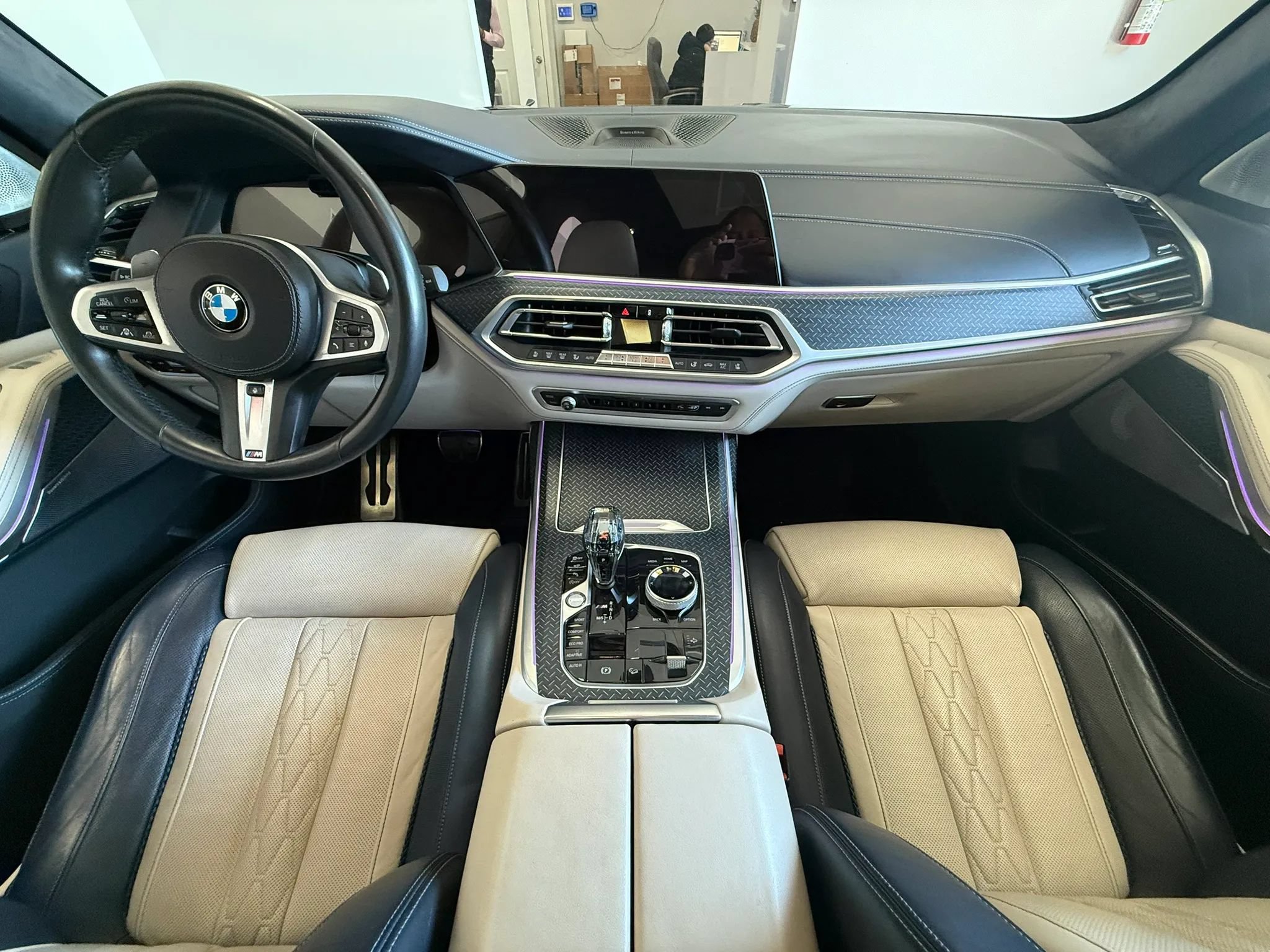 Used 2020 BMW X7 M50i w/ Dynamic Handling Package AWD/4WD image 22