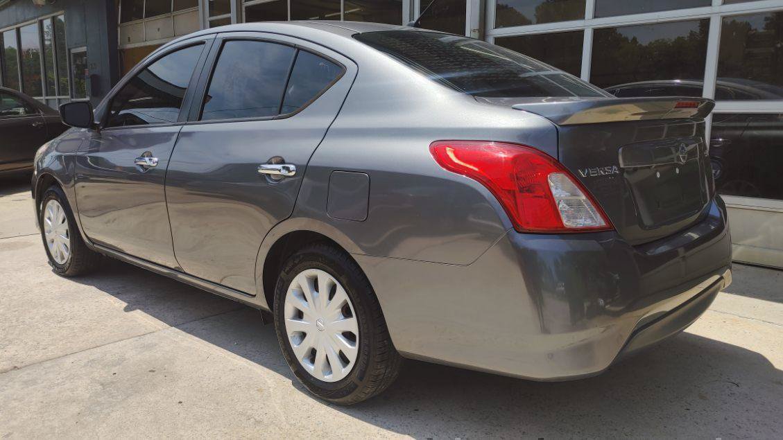 Used 2019 Nissan Versa SV FWD image 5