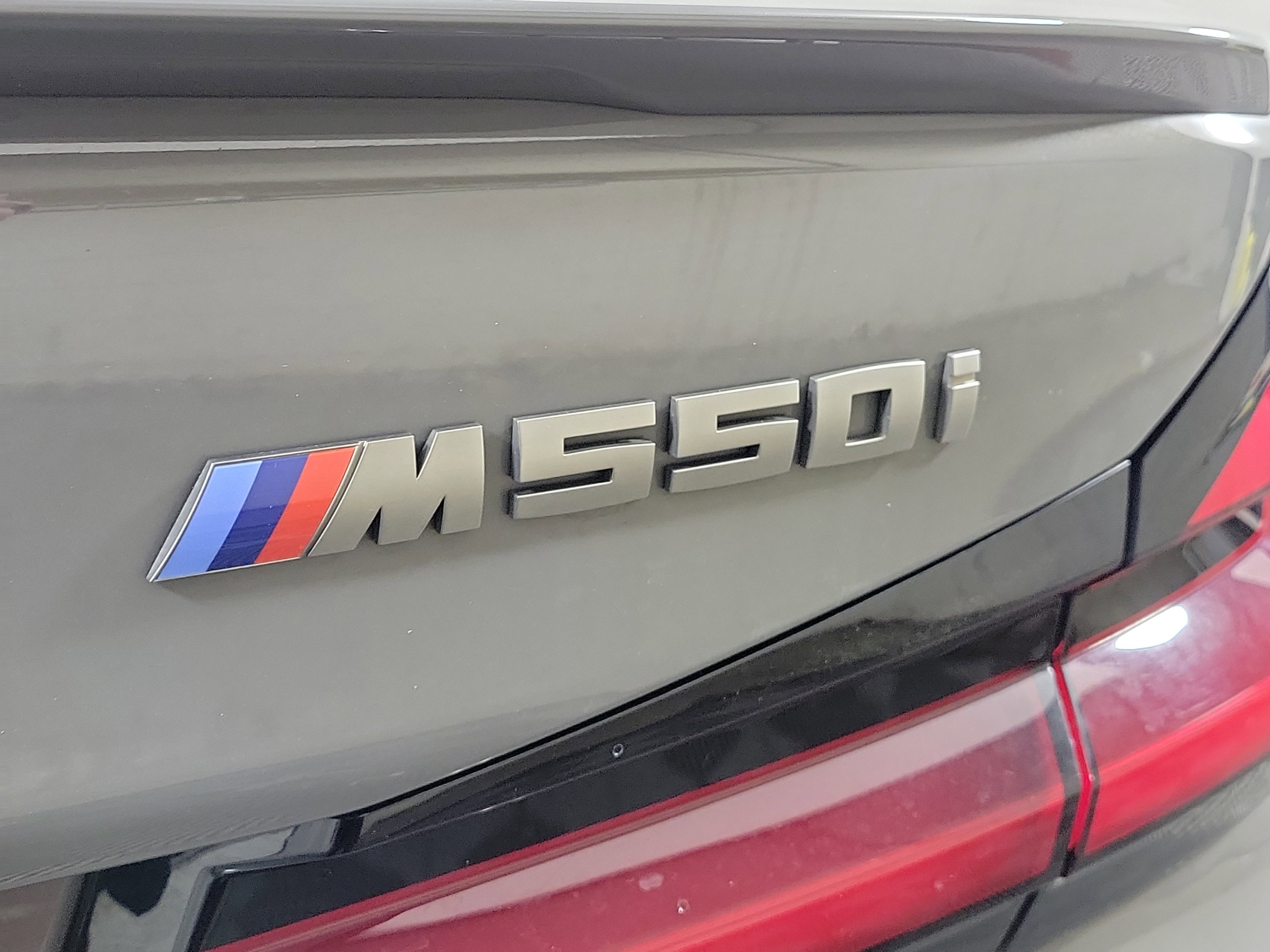 Used 2022 BMW M550i xDrive w/ Dynamic Handling Package image 24