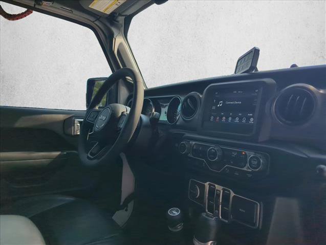 Used 2023 Jeep Gladiator Mojave AWD/4WD image 27