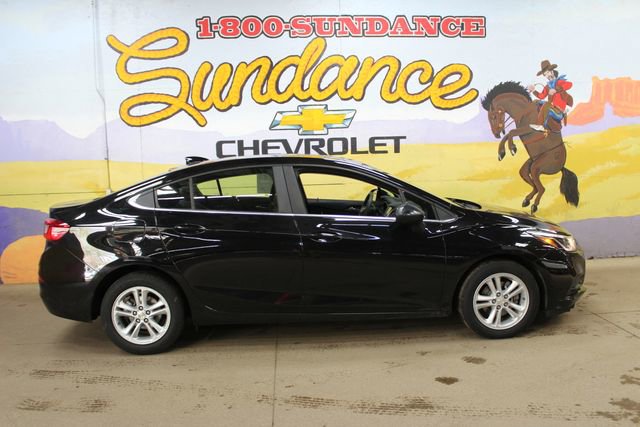 Used 2017 Chevrolet Cruze LT FWD image 1