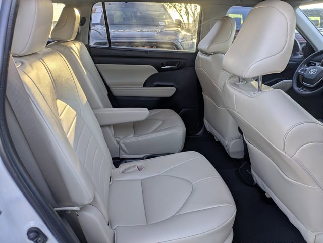 Used 2023 Toyota Highlander XLE image 32