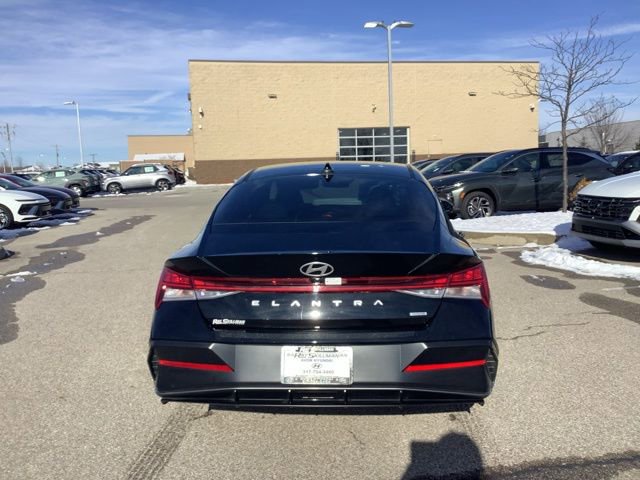 Certified 2025 Hyundai Elantra Limited image 7