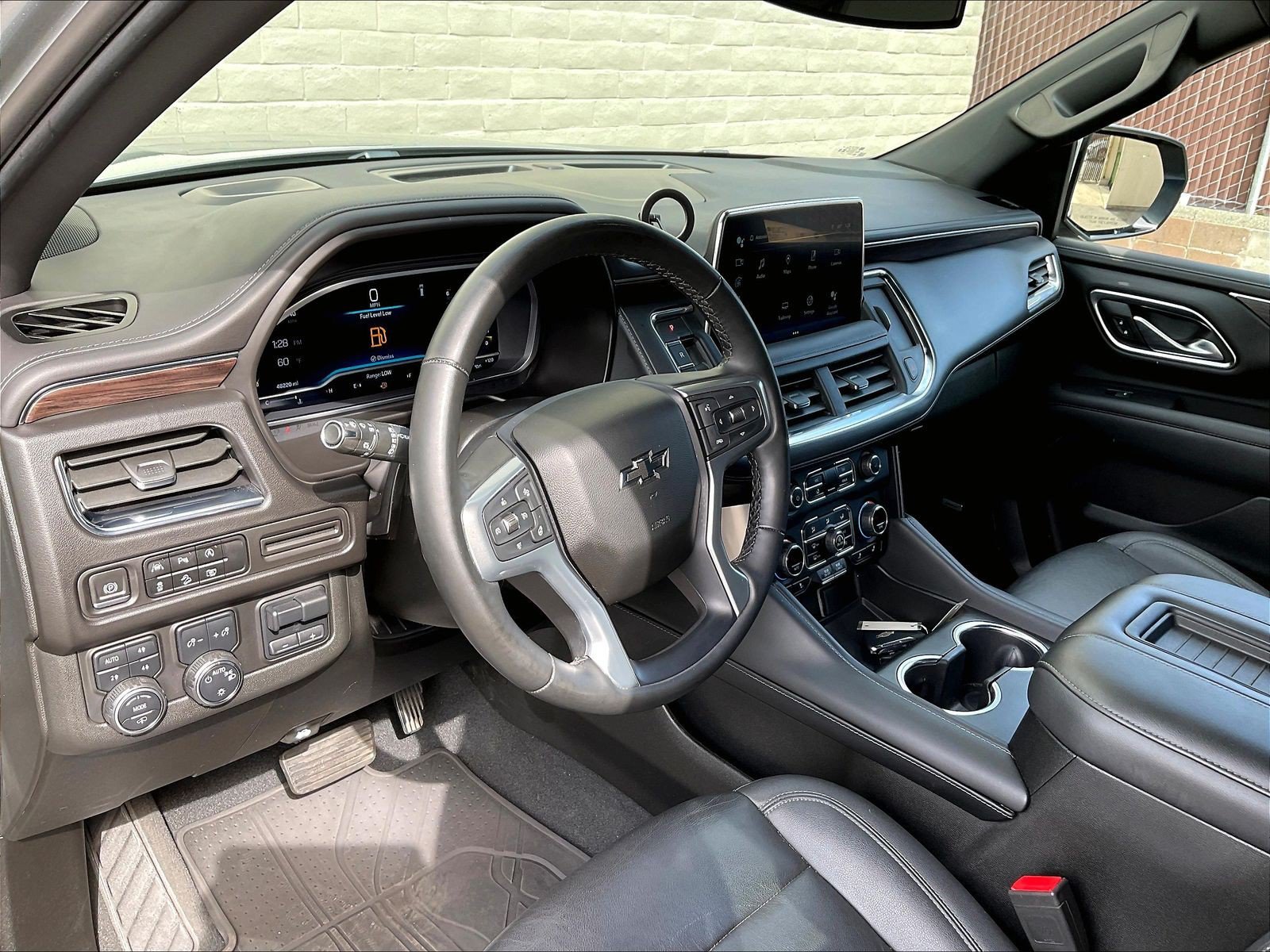 Used 2023 Chevrolet Tahoe Z71 w/ Z71 Off-Road Package AWD/4WD image 13