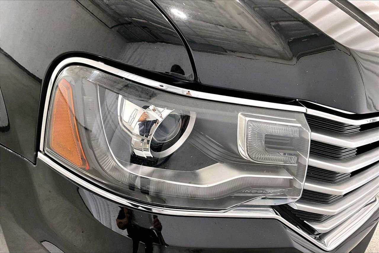 Used 2017 Lincoln Navigator Select RWD image 12