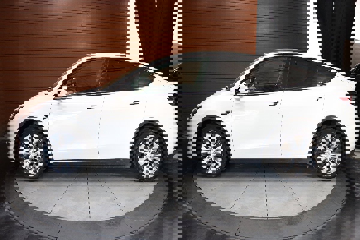 Used 2023 Tesla Model Y Long Range image 31