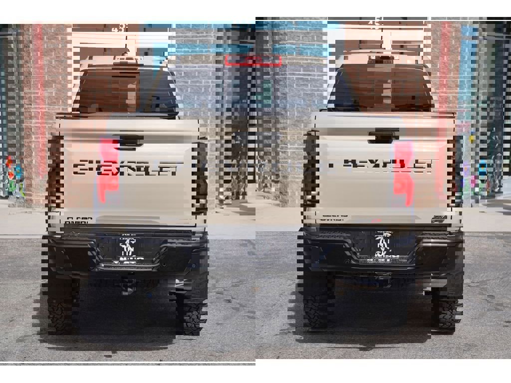 Used 2024 Chevrolet Colorado ZR2 w/ ZR2 Convenience Package III image 3