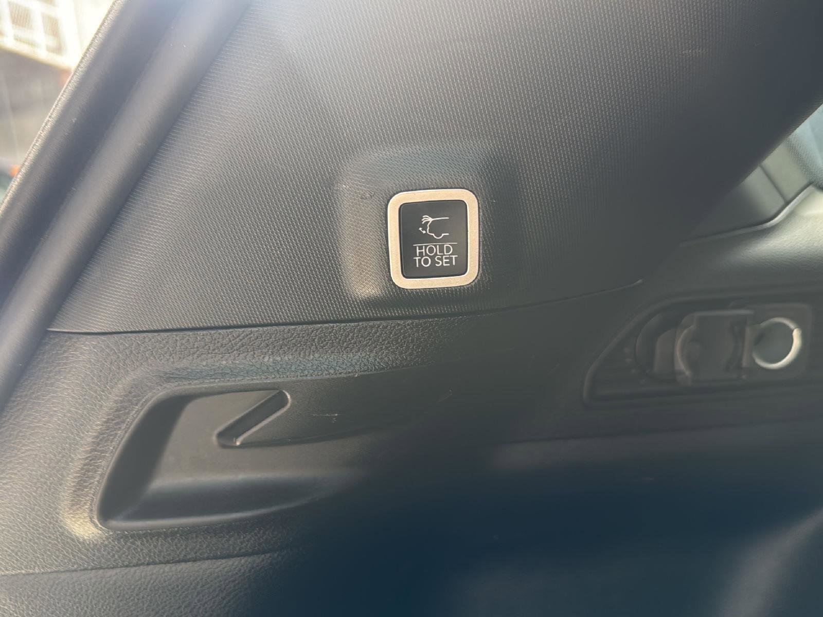 Used 2023 Jeep Grand Cherokee Altitude AWD/4WD image 31