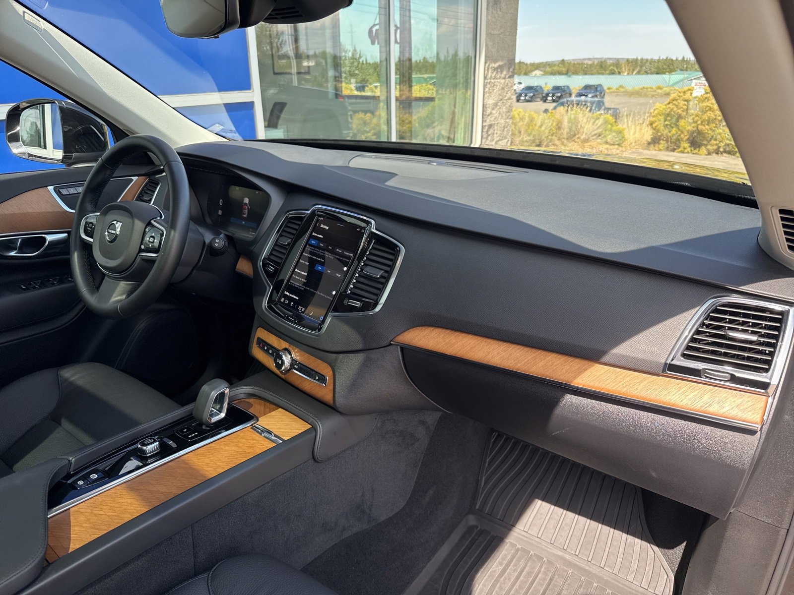 Used 2025 Volvo XC90 T8 Plus w/ Protection Package Premier image 16