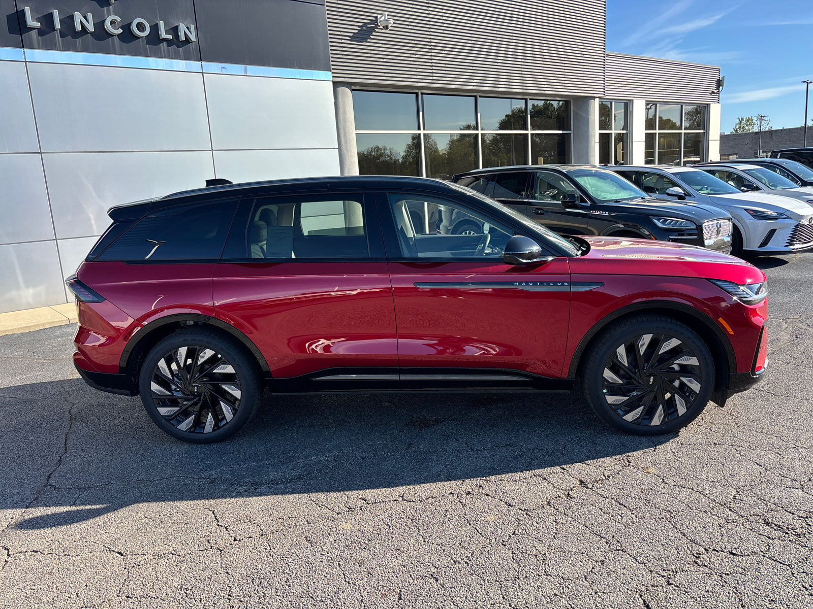 New 2026 Lincoln Nautilus Reserve w/ Jet Appearance Package AWD/4WD image 8