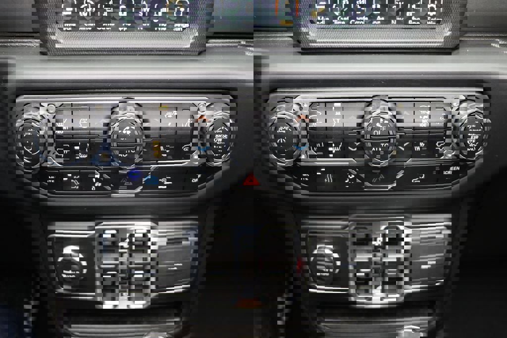 Used 2023 Jeep Wrangler Unlimited w/ Sun & Screen Package image 24