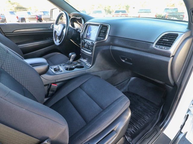 Used 2018 Jeep Grand Cherokee Laredo image 22