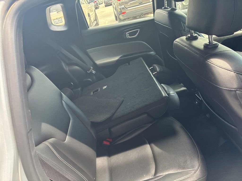 Used 2025 Jeep Compass Limited AWD/4WD image 12