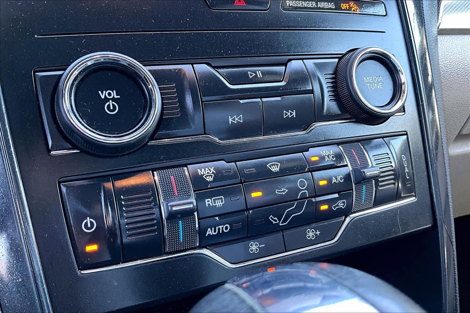 Used 2019 Ford Explorer XLT w/ Equipment Group 201A FWD image 31