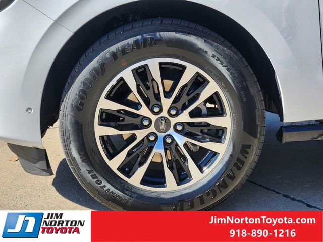 Used 2025 Ford Expedition Platinum image 13