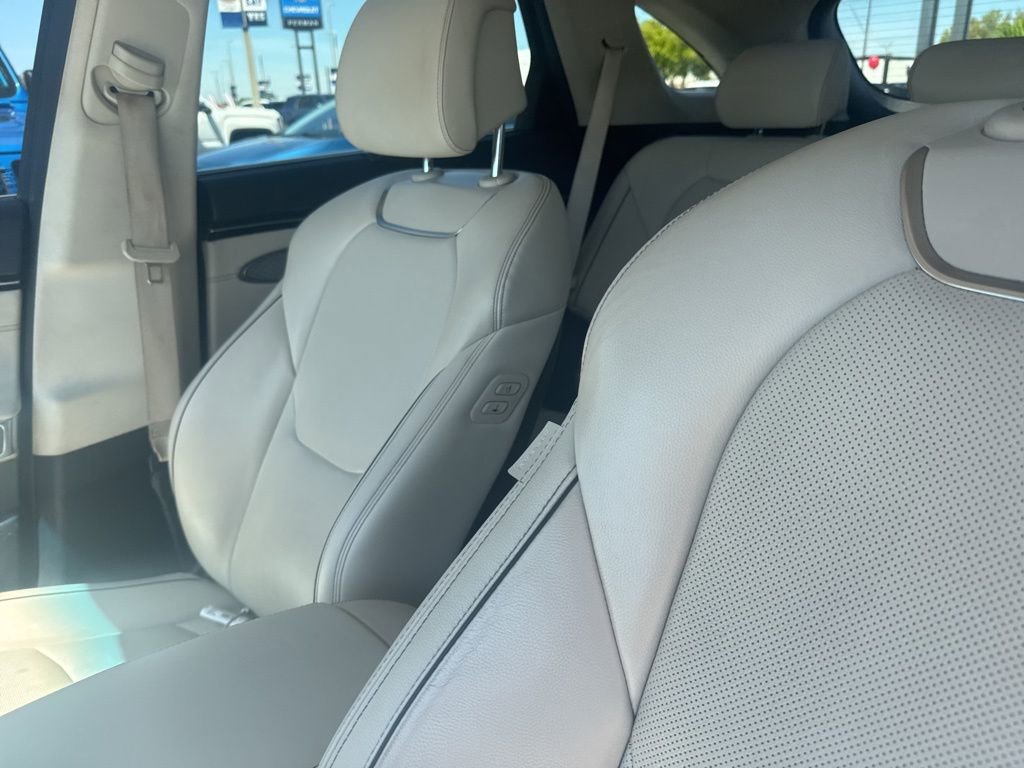 Used 2023 Genesis GV70 2.5T w/ Advanced Package image 19