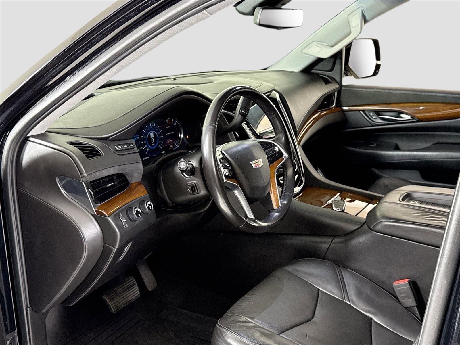 Used 2018 Cadillac Escalade Premium Luxury AWD/4WD image 13
