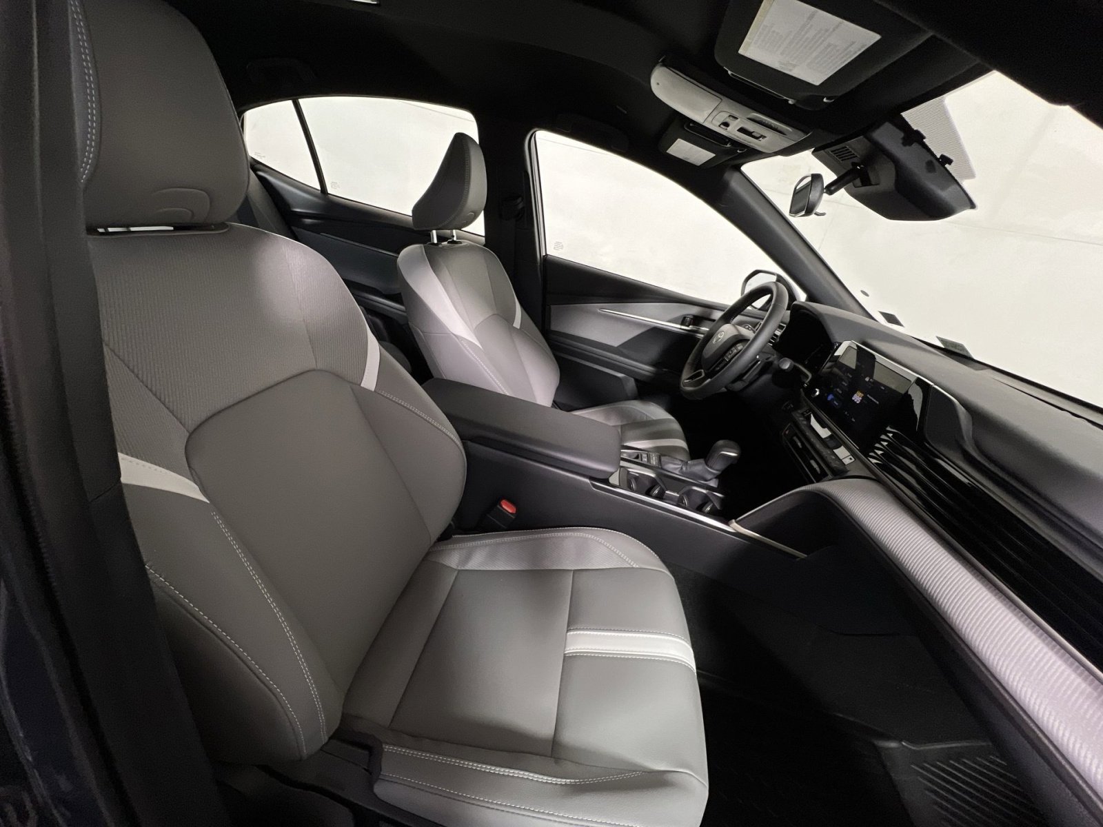 Used 2026 Toyota Camry SE image 25