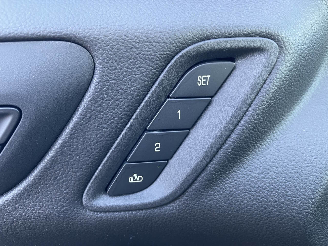 Used 2023 GMC Acadia SLT w/ Preferred Package image 19