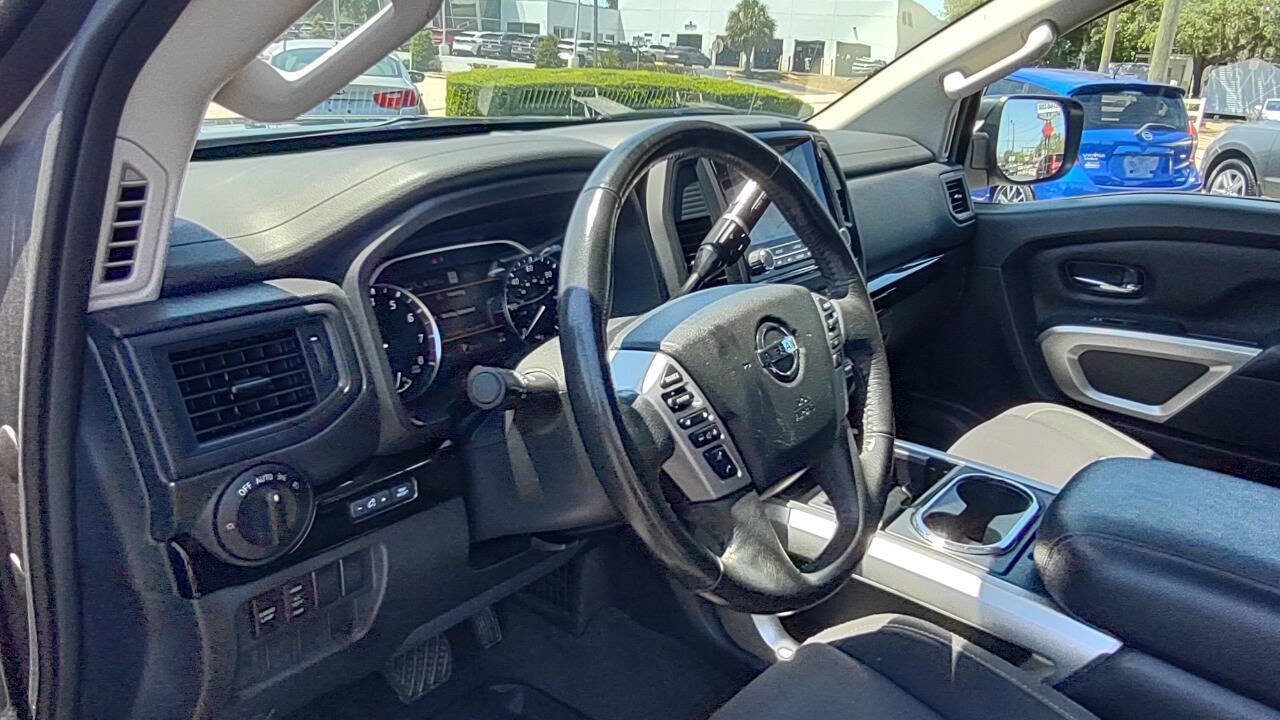 Used 2022 Nissan Titan SV w/ SV Convenience Package image 16