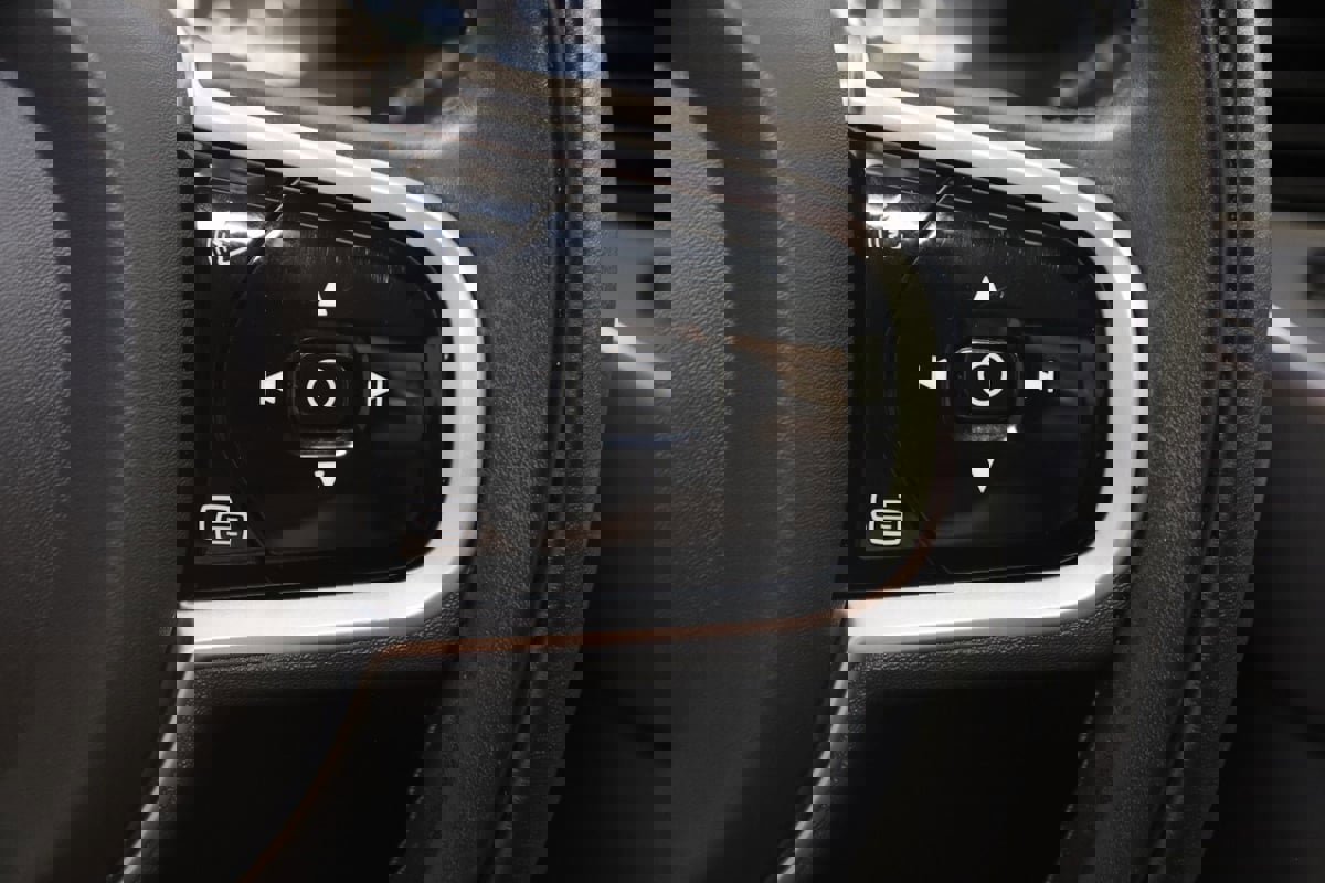 Used 2022 Volvo XC90 T6 Momentum w/ Climate Package image 41